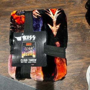 Kiss Cloud size 60/70 Throw Blanket - Black, Orange, Purple